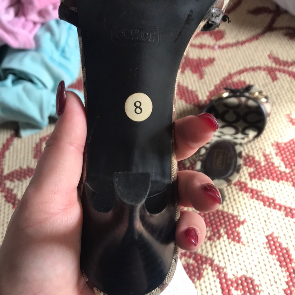 Heels - Picture 4 of 4
